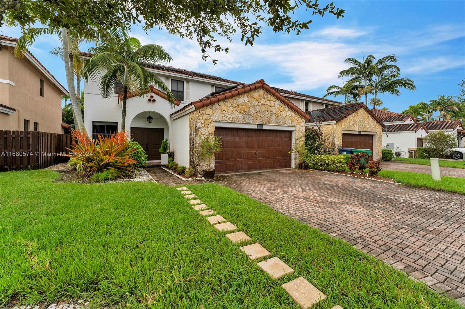 FONTAINEBLEAU WEST NORTH - Residential Lease