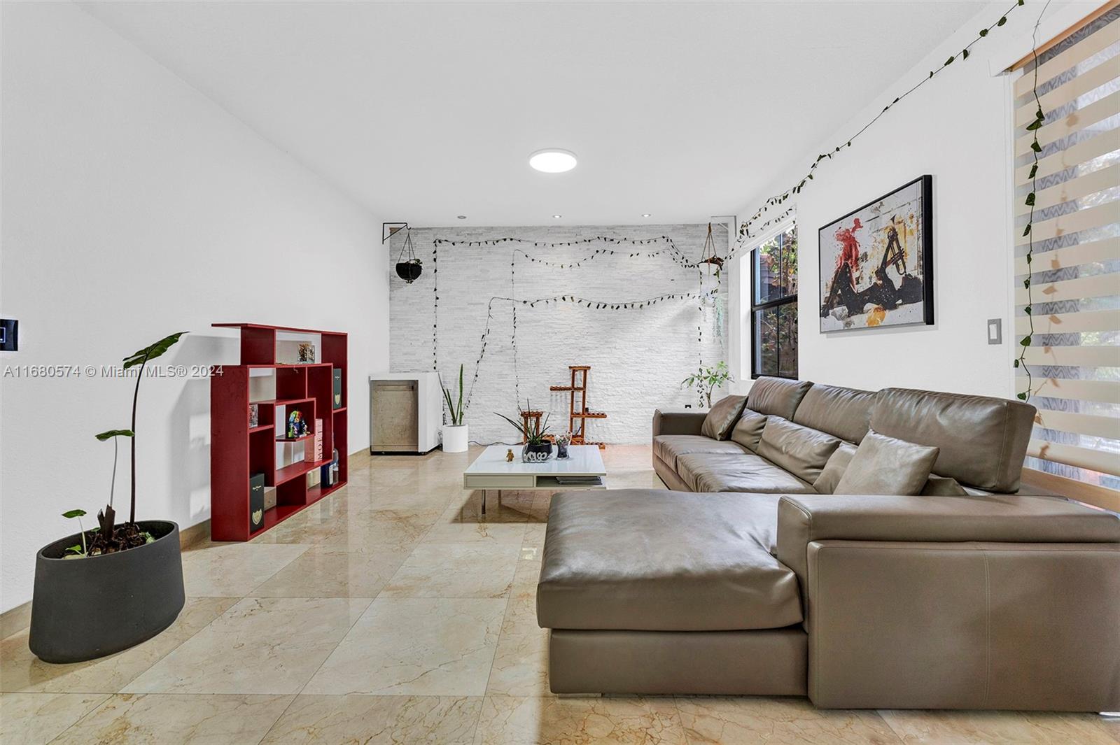 FONTAINEBLEAU WEST NORTH - Residential Lease