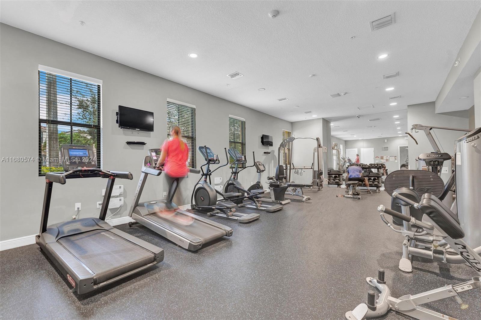 FONTAINEBLEAU WEST NORTH - Residential Lease