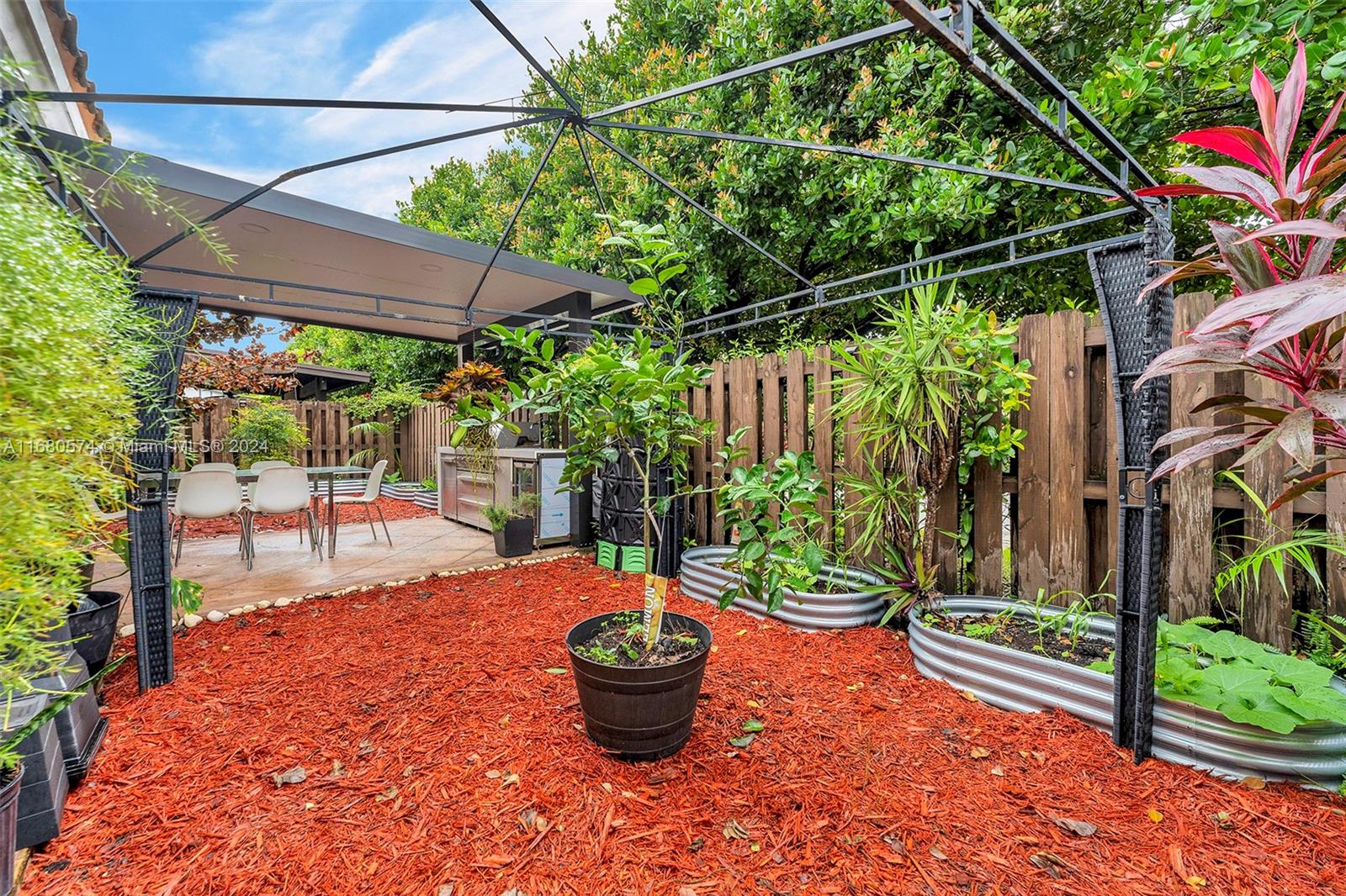 FONTAINEBLEAU WEST NORTH - Residential Lease