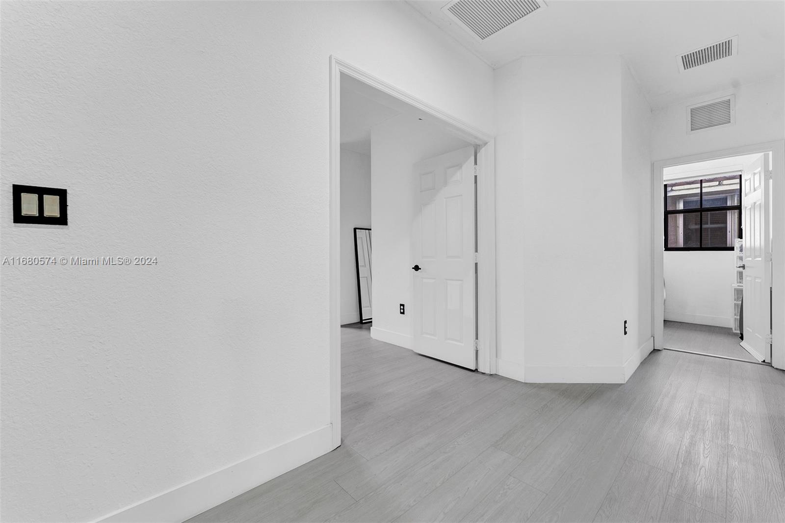 FONTAINEBLEAU WEST NORTH - Residential Lease