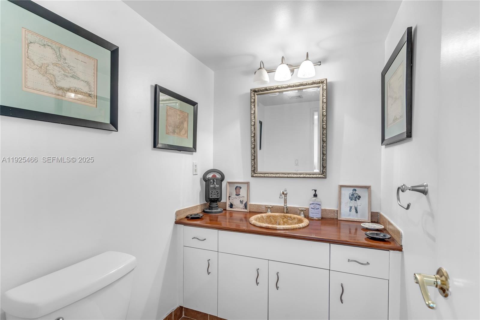 KENNEDY HOUSE CONDO - Residential