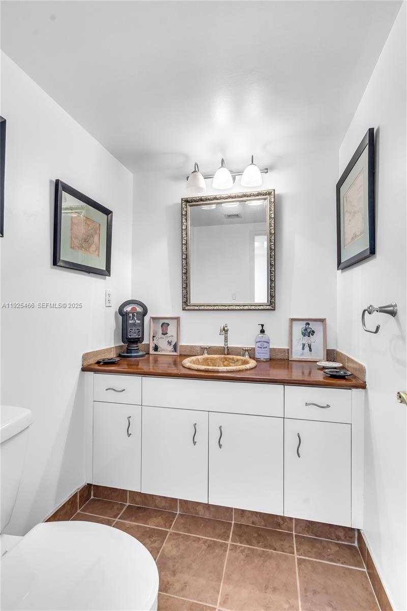 KENNEDY HOUSE CONDO - Residential