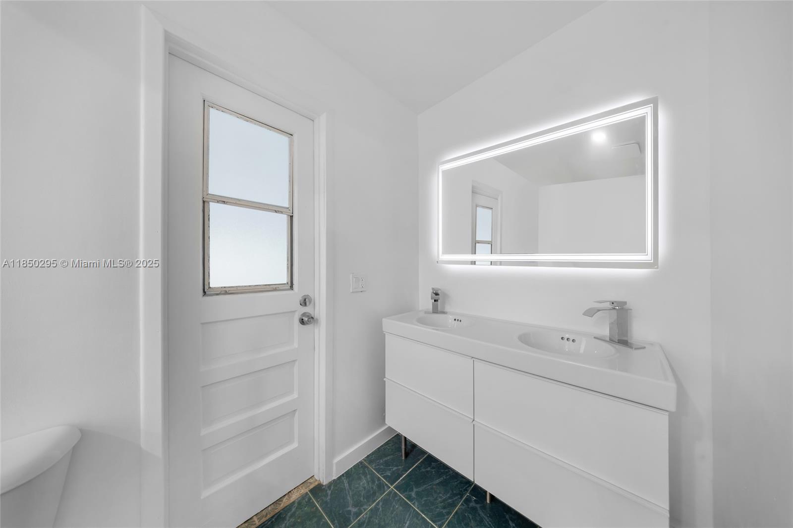 CASTLEWOOD - Residential