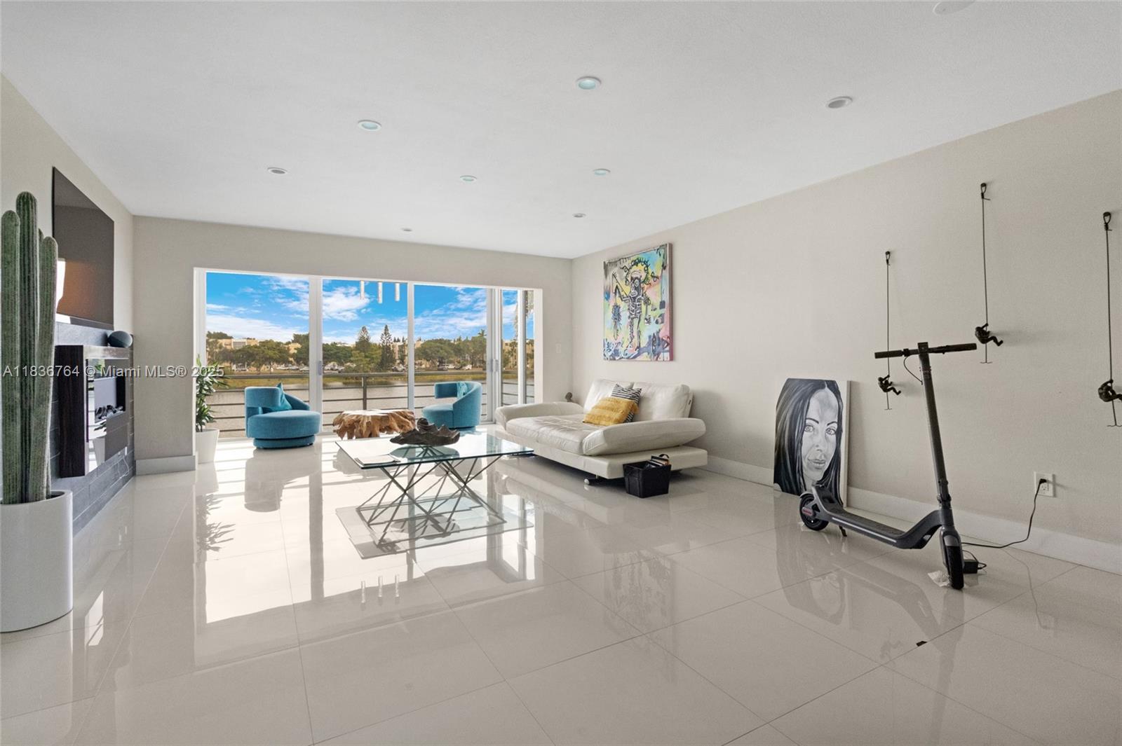 873 NE 195th St 310, Miami, FL, 33179/$310,000 2 873 NE 195th St 310