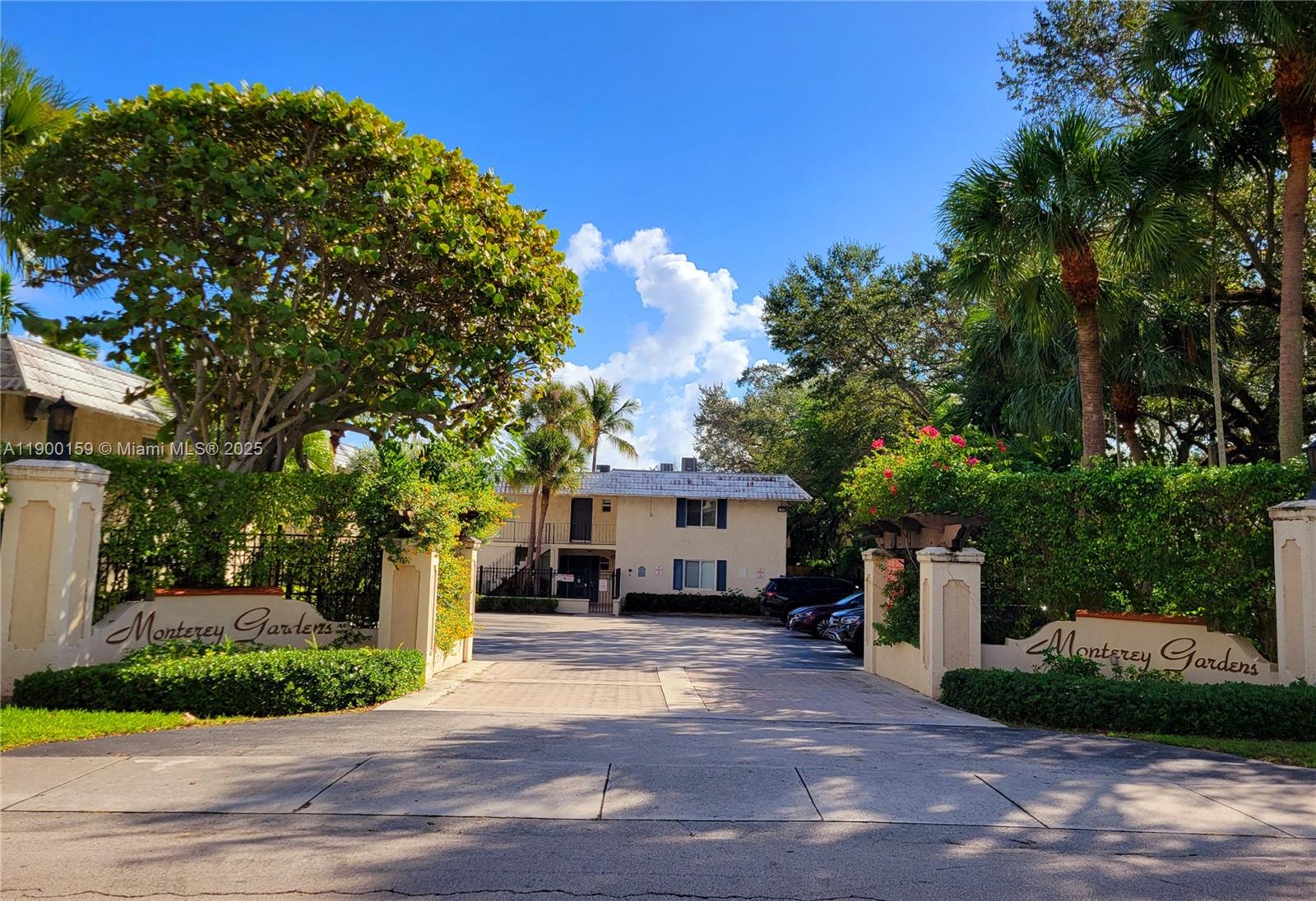 MONTEREY GARDENS OF PINEC - Residential