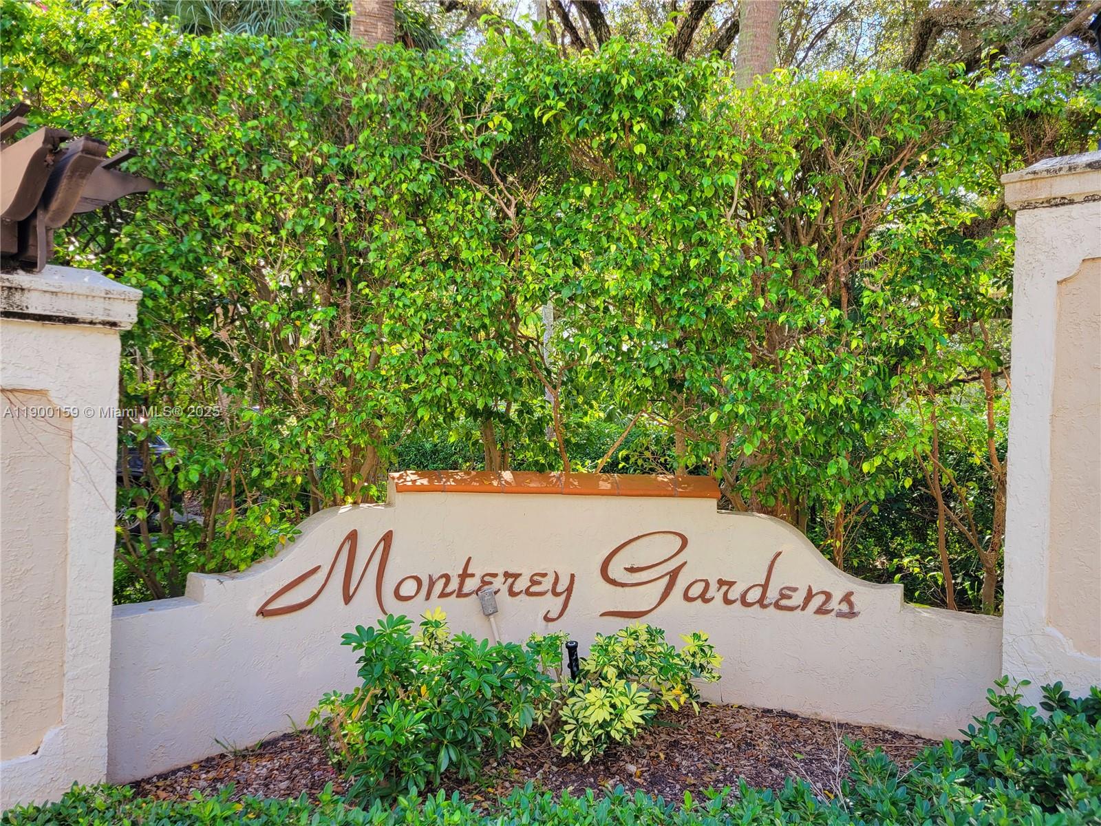 MONTEREY GARDENS OF PINEC - Residential