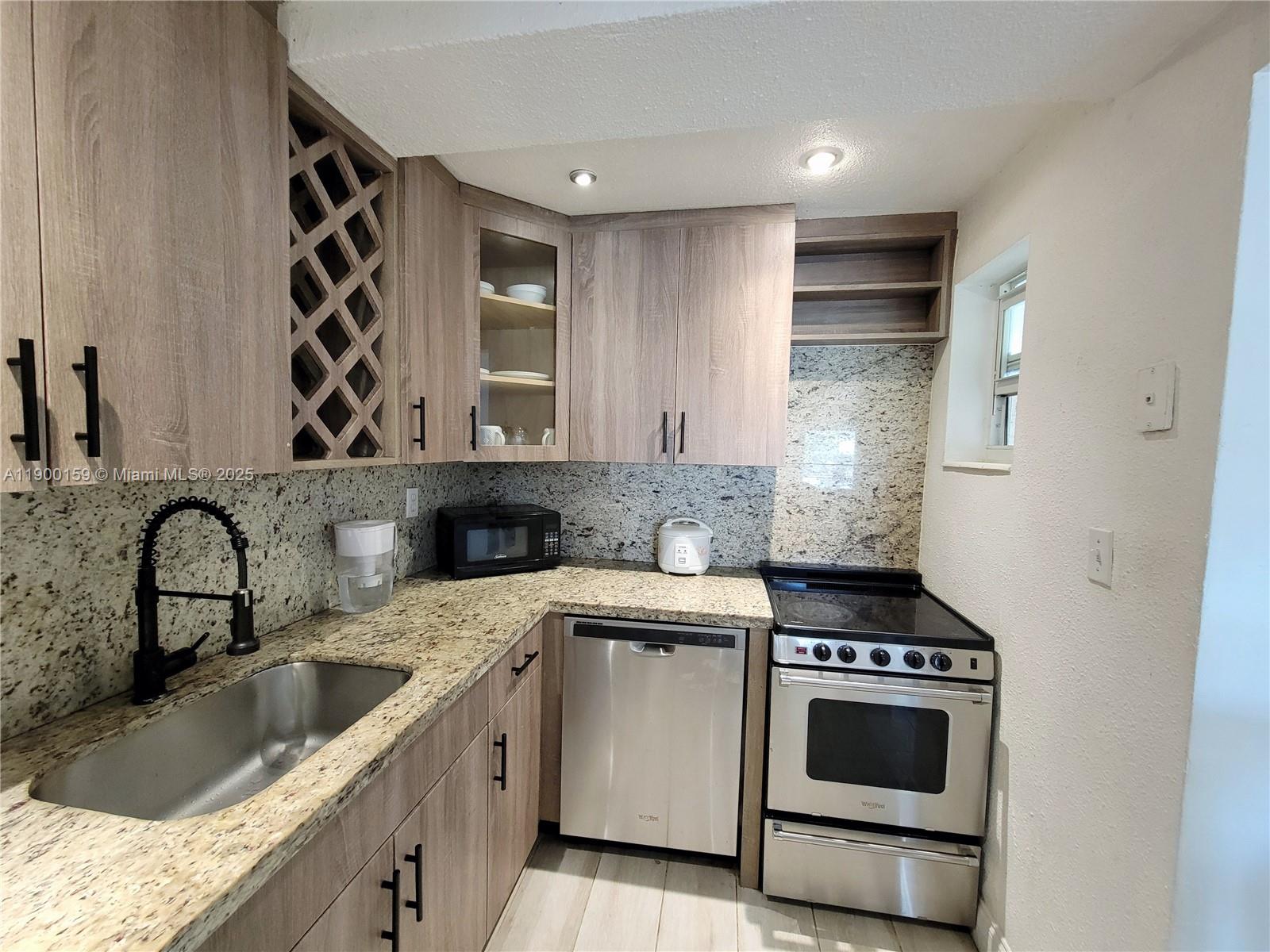 MONTEREY GARDENS OF PINEC - Residential