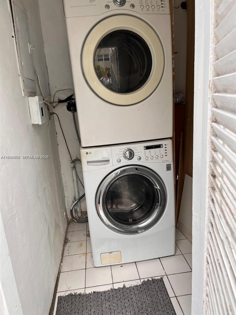 TOWN HOUSE GARDENS CONDO - Residential