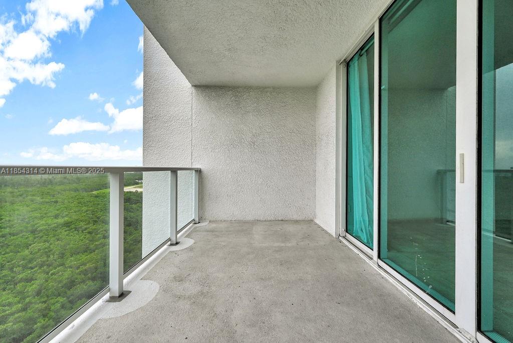 THE OAKS I CONDO - Residential