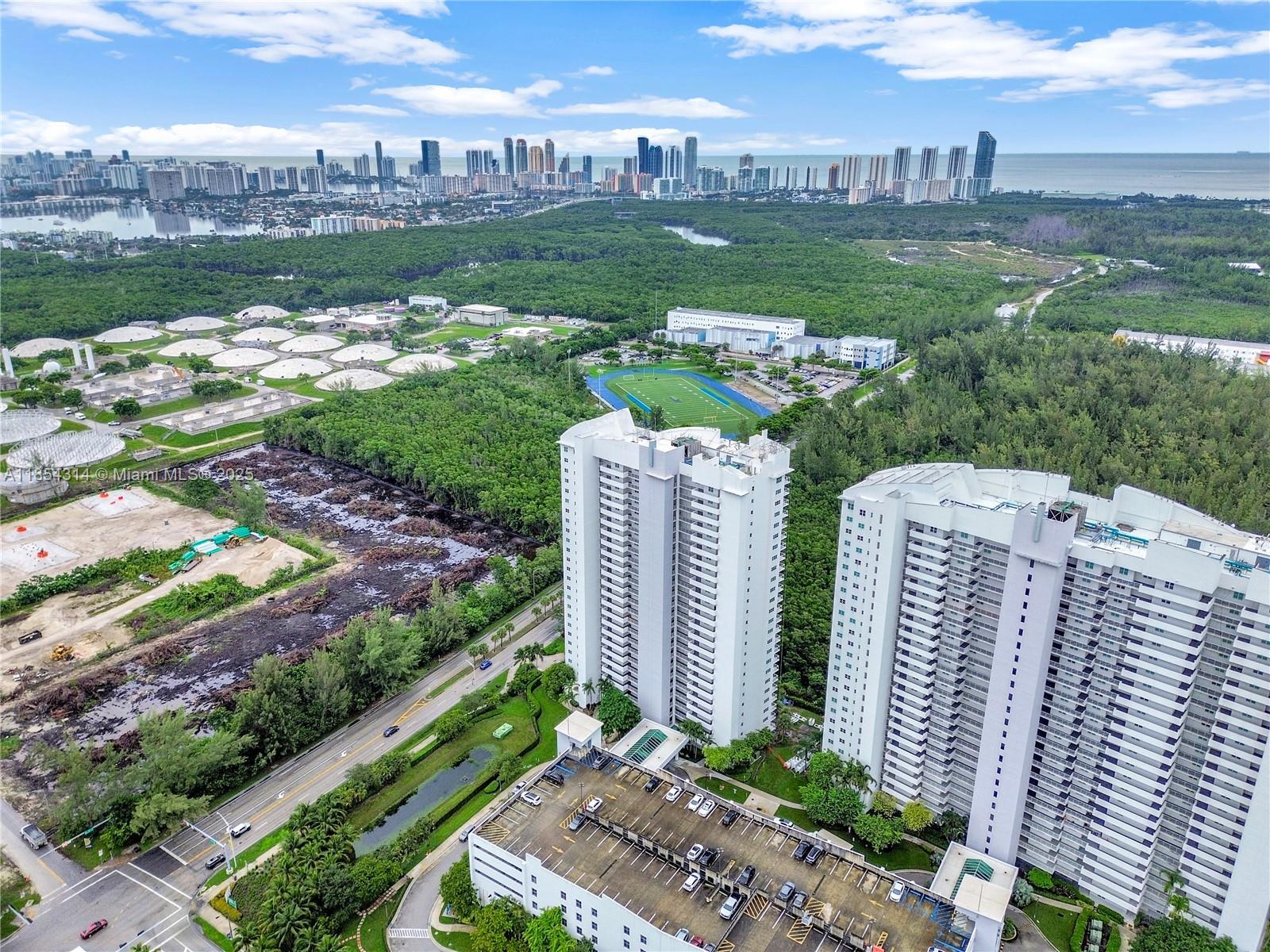THE OAKS I CONDO - Residential