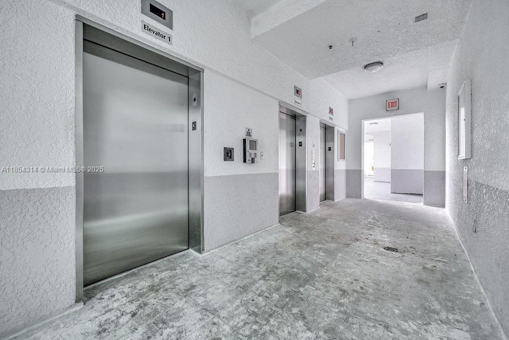 THE OAKS I CONDO - Residential