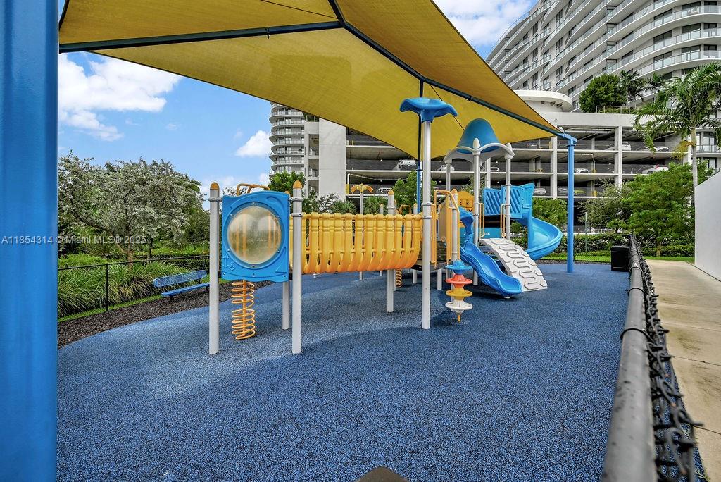 THE OAKS I CONDO - Residential