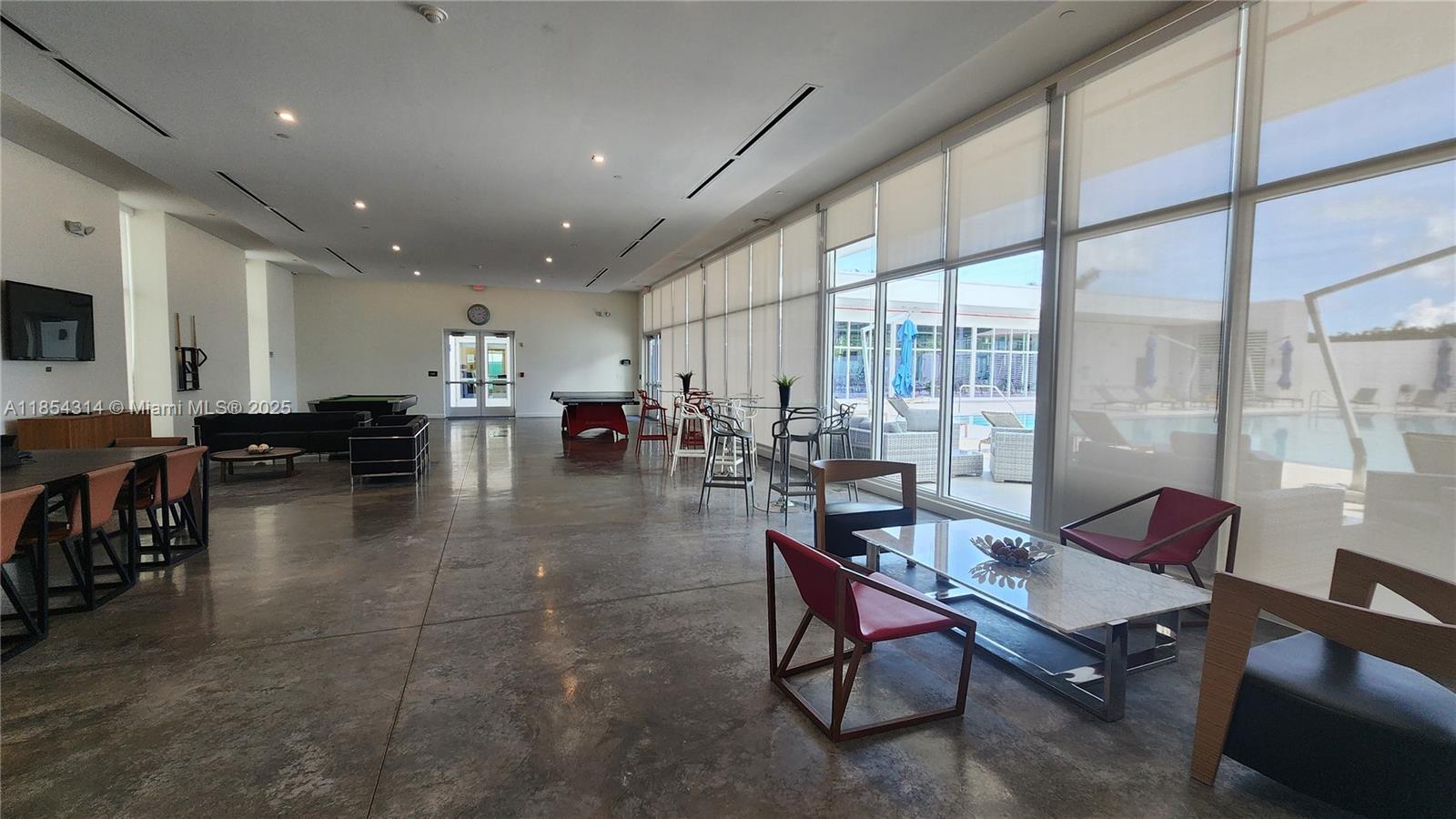 THE OAKS I CONDO - Residential