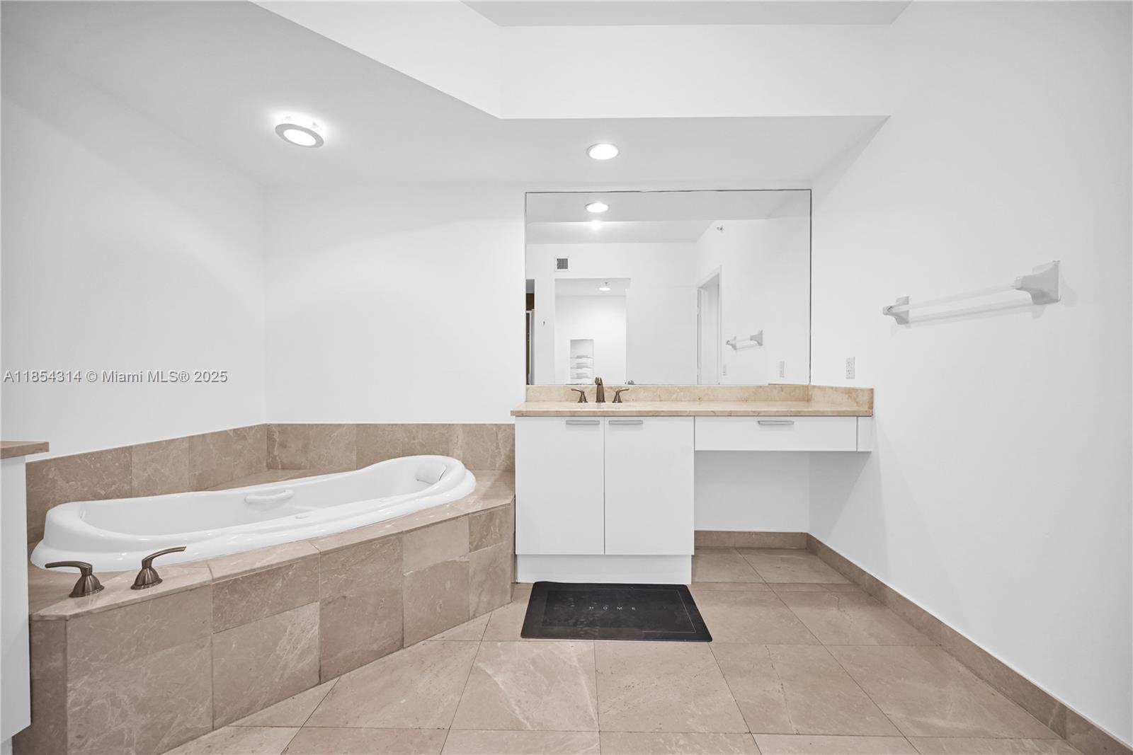 THE OAKS I CONDO - Residential