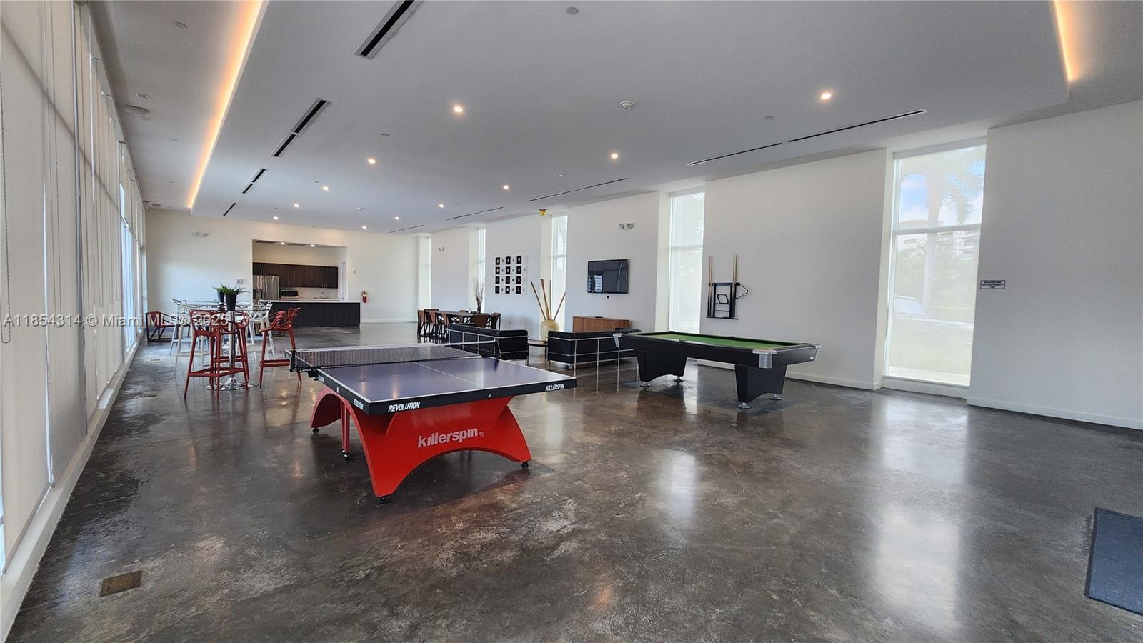 THE OAKS I CONDO - Residential