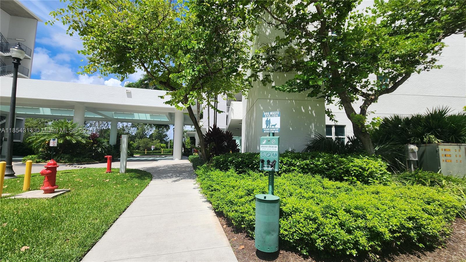 THE OAKS I CONDO - Residential