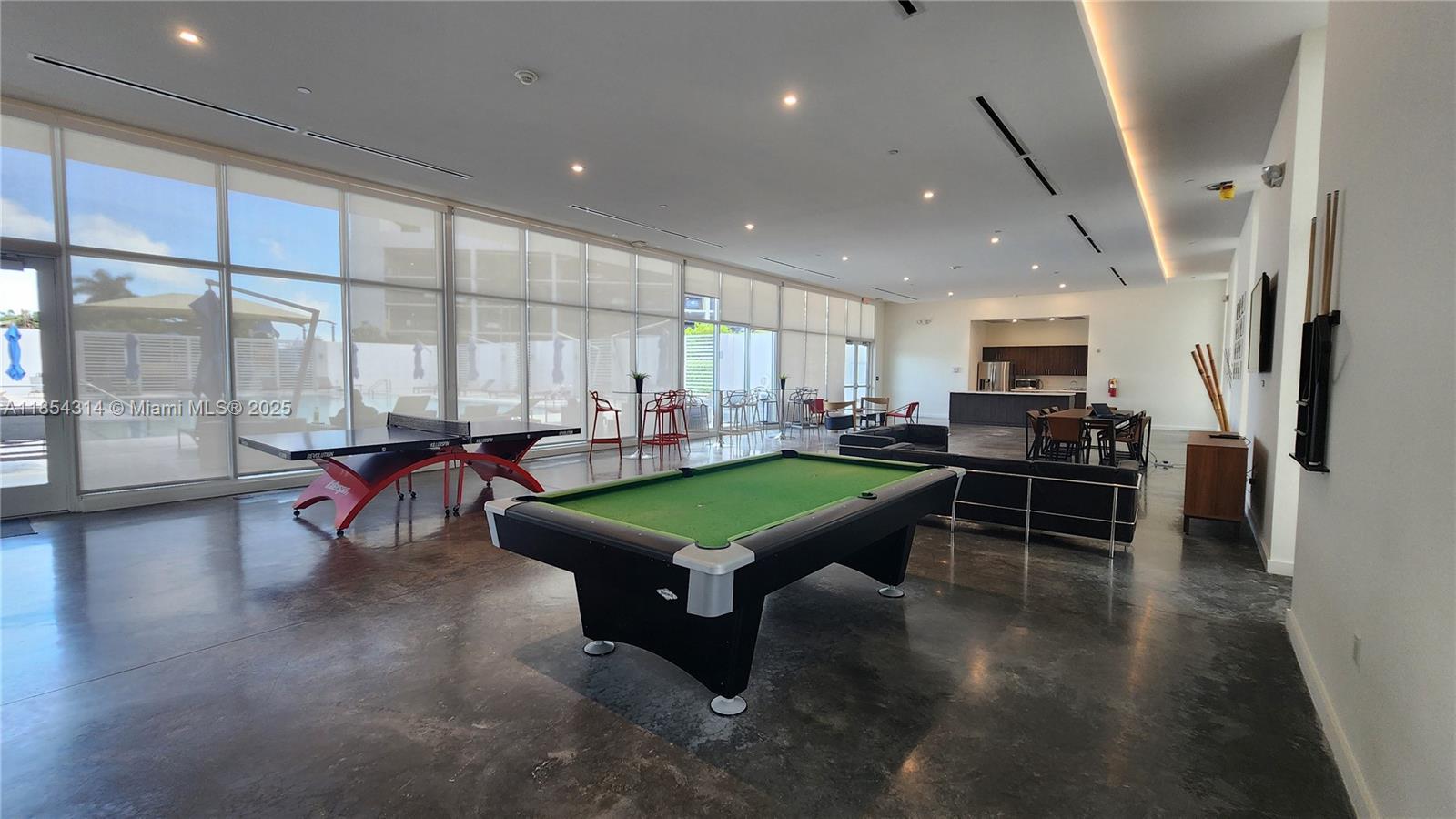 THE OAKS I CONDO - Residential