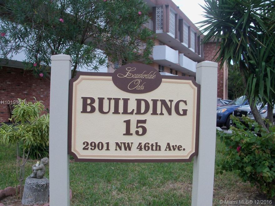 IMMACULATE 1-1/1/2,WITH NICE ENCLOSE BALCONY,UPDATE KITCHEN,NEW REFREGERATOR,NEW DISHWASHER,HOPA COMMUNITY PER ASSOCIATION,A LOT OF AMENITIES,POOL,NICE CLUB HOUSE,
LOWN MAINTENANCE,MUST SEE....CLOSE TO SHOPPINGS AND HIGHWAYS.