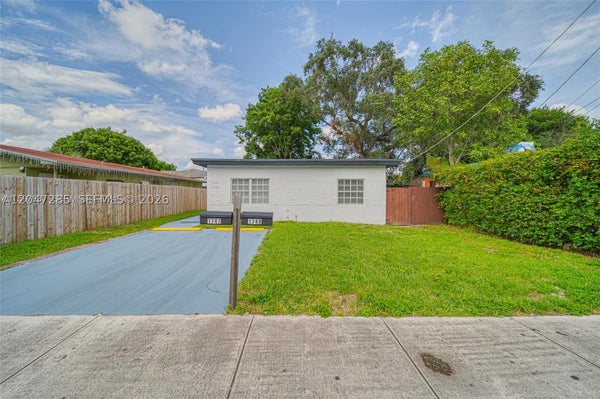 1747 NW 40TH ST # 1747, MIAMI, FL 33142 - Image 1653f37e81f68bfd8fc2cb3fe25557ec/1045896301
