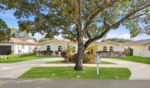 1880 NE 206th Ter Miami FL 33179