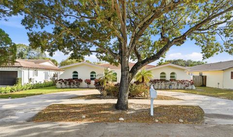 1880 NE 206th Ter Miami FL 33179