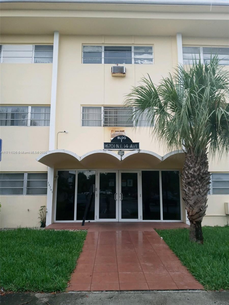 Rental Property at 16701 Ne 14th Ave 315, Miami, Broward County, Florida - Bedrooms: 1 
Bathrooms: 1  - $1,400 MO.