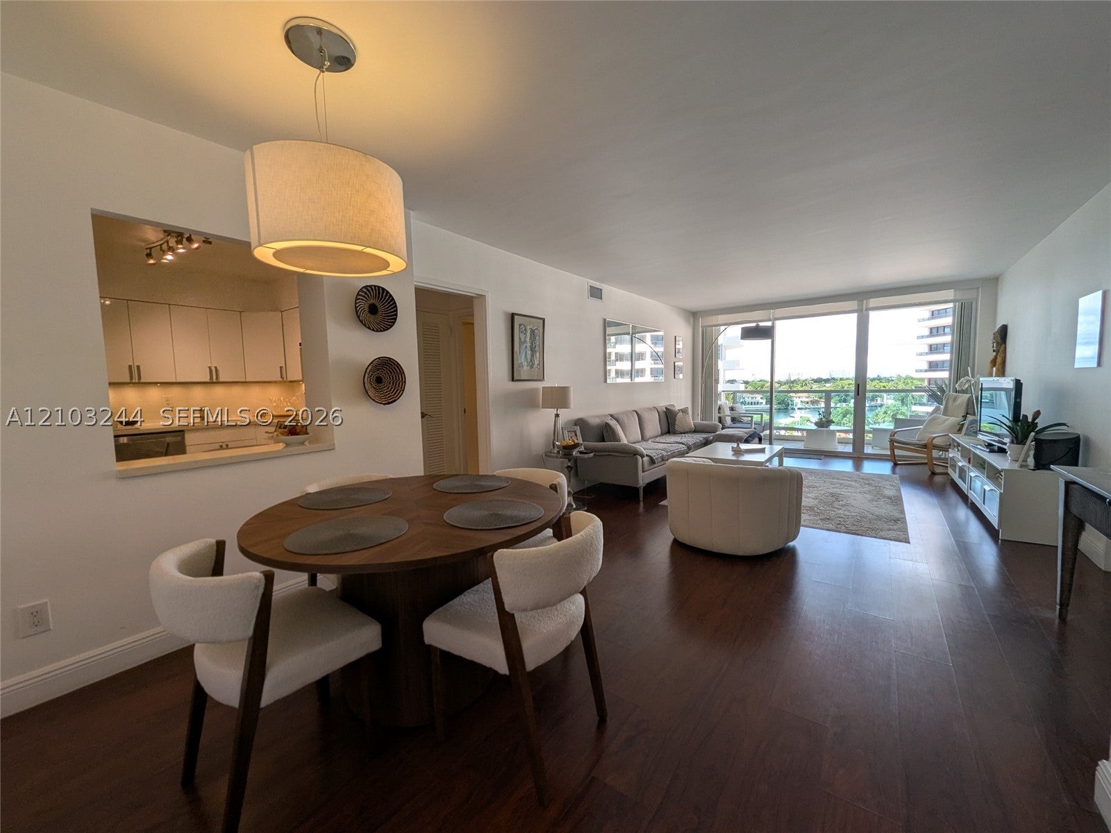 5161 Collins Ave 711