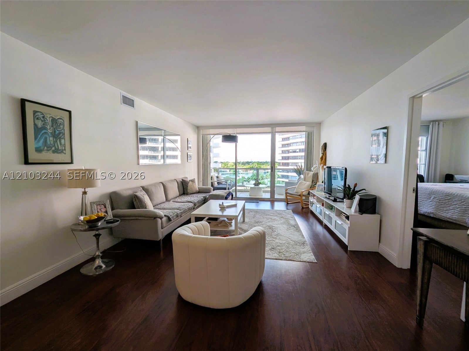 5161 Collins Ave 711