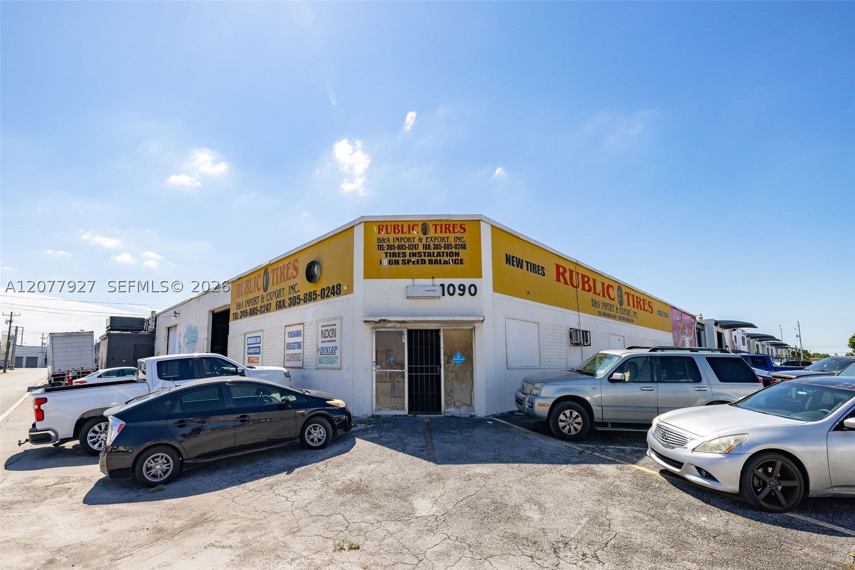 1090 E 15th St