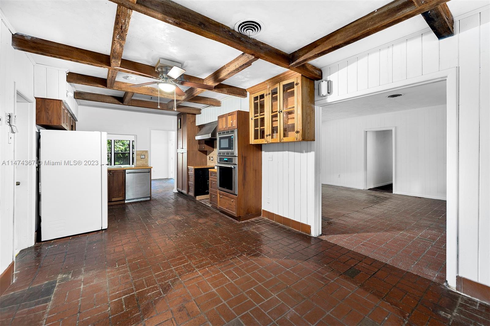 PARKWAY HOMESITES - Residential