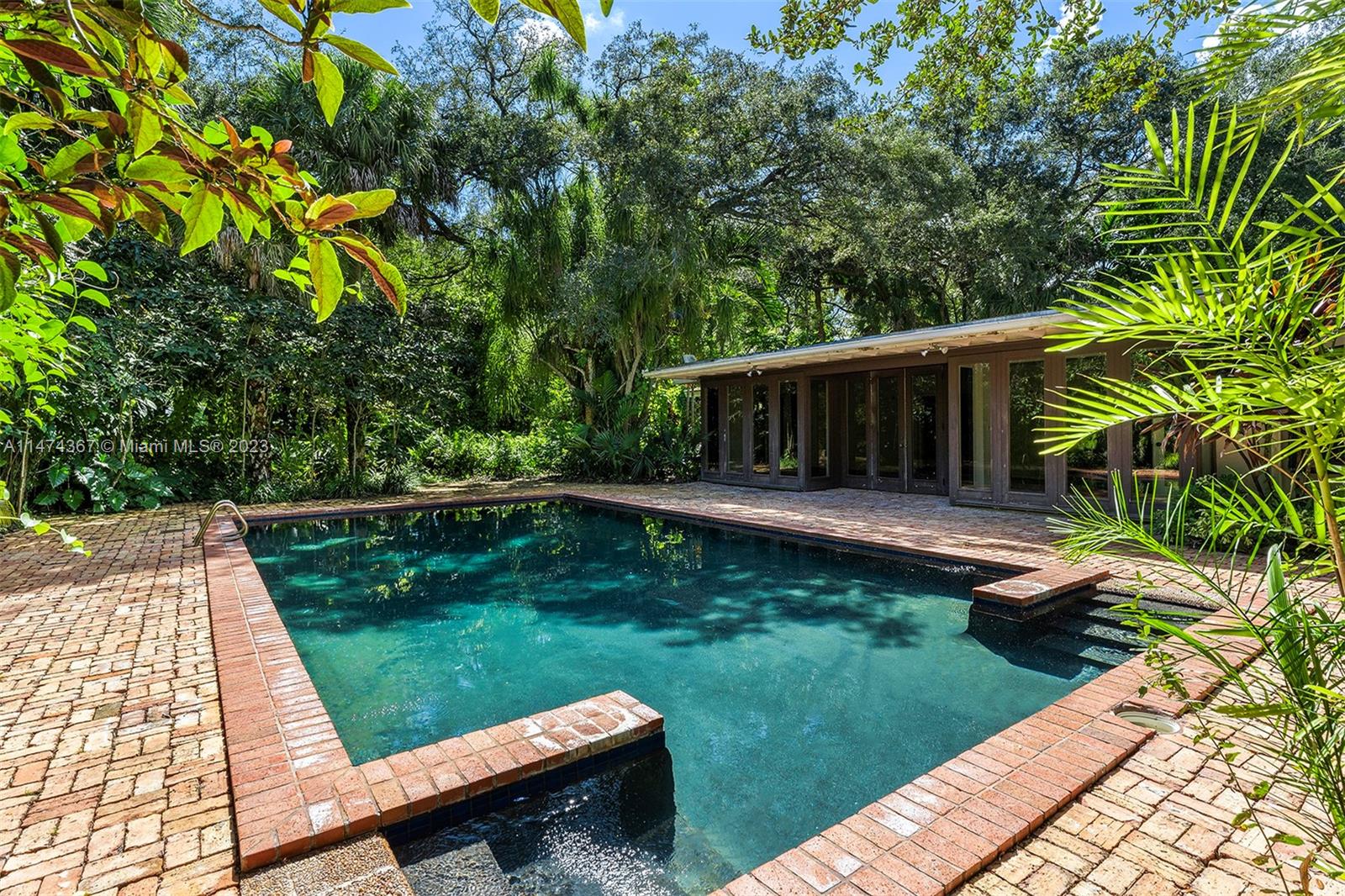 PARKWAY HOMESITES - Residential