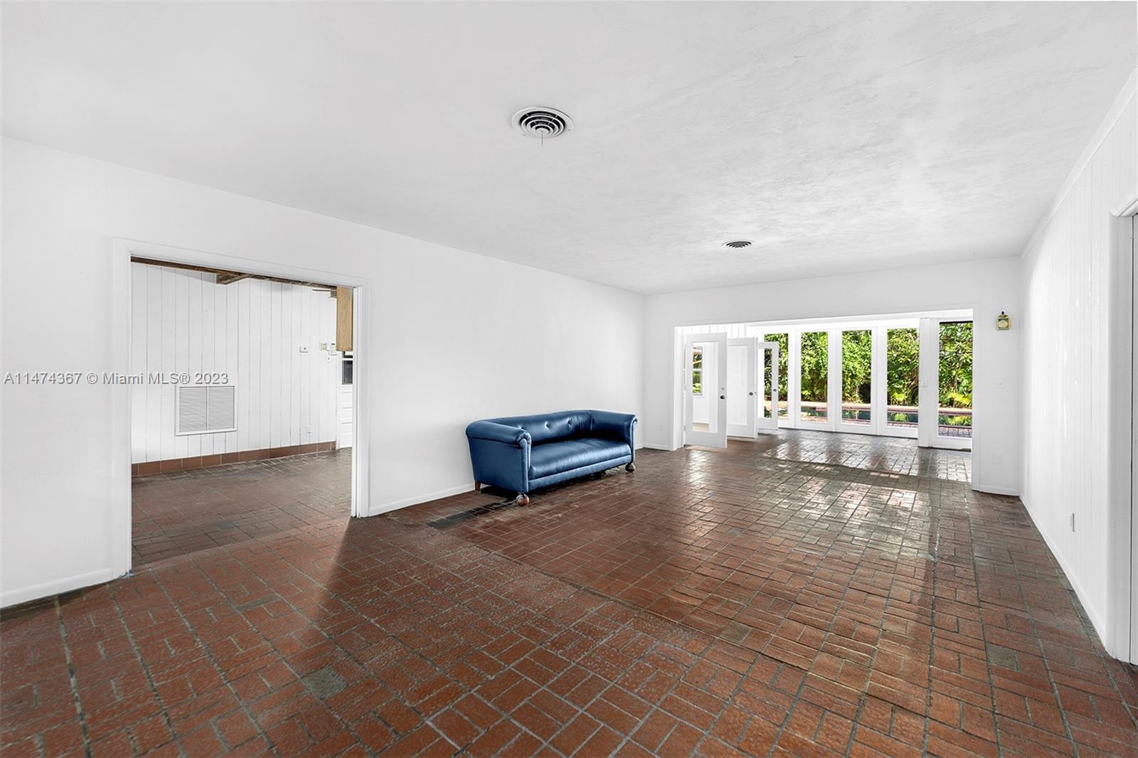 PARKWAY HOMESITES - Residential