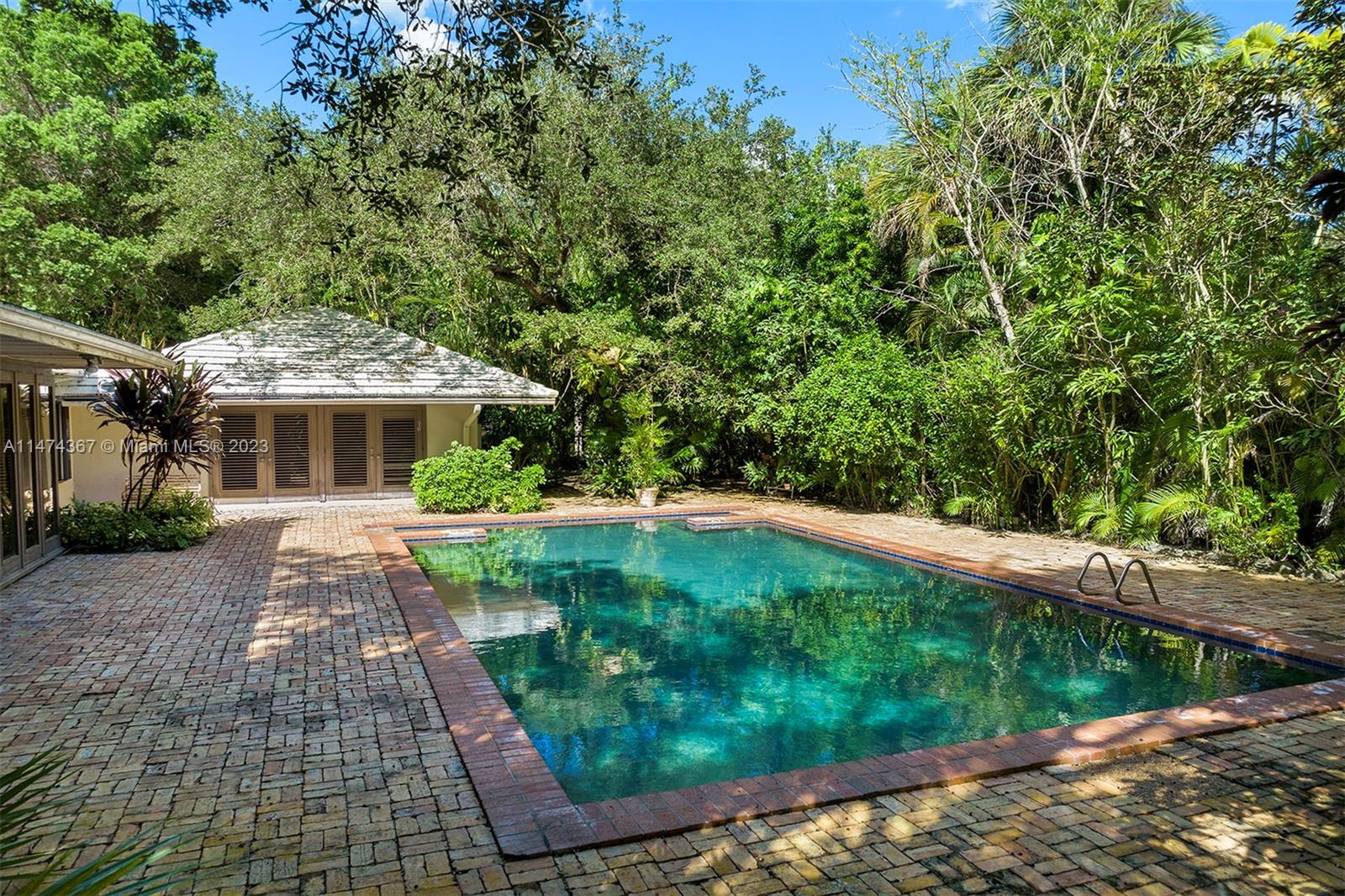 PARKWAY HOMESITES - Residential