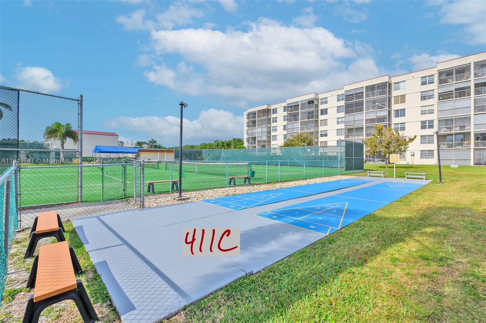 HOLLYBROOK GOLF AND TENNIS - Residential Lease