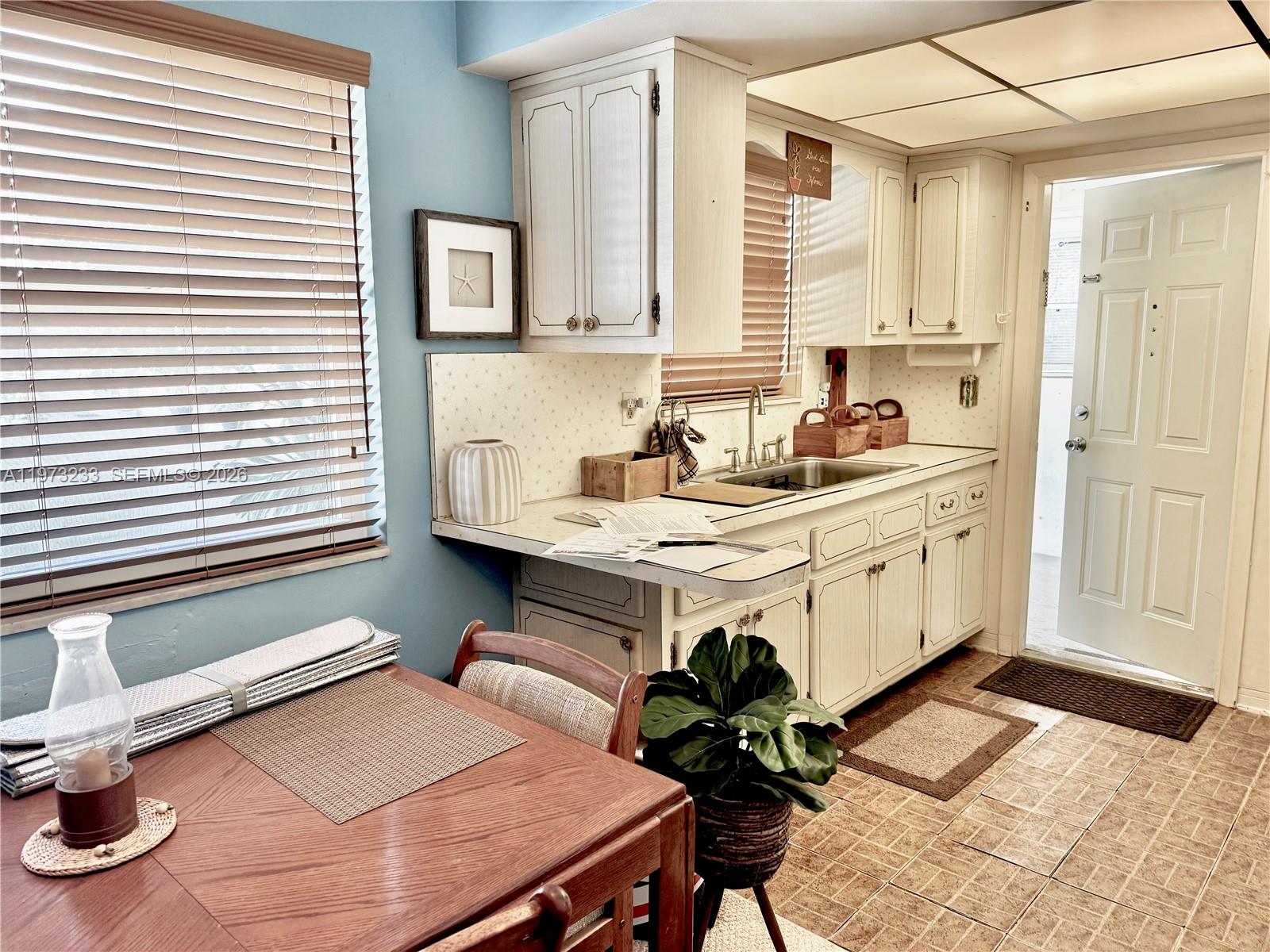 ASTOR CONDO NO 2 - Residential