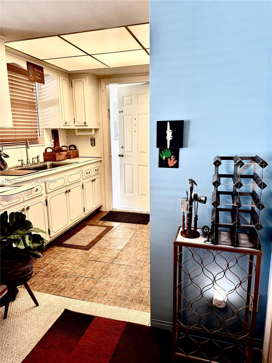 ASTOR CONDO NO 2 - Residential