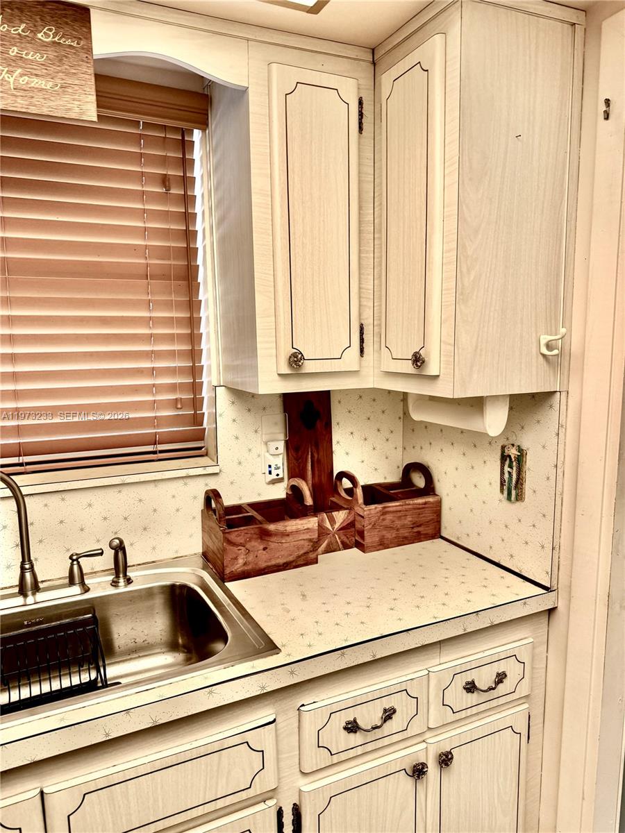 ASTOR CONDO NO 2 - Residential