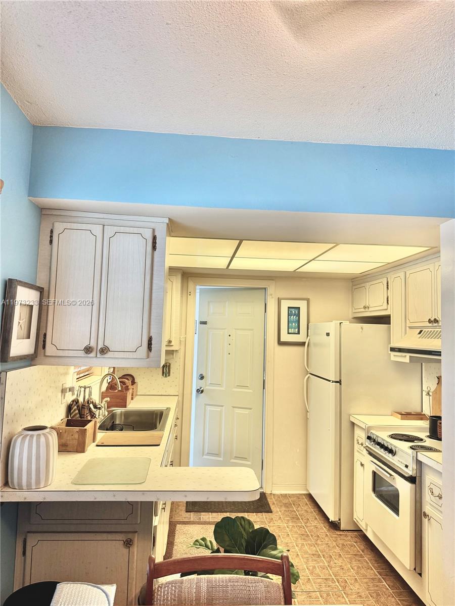 ASTOR CONDO NO 2 - Residential