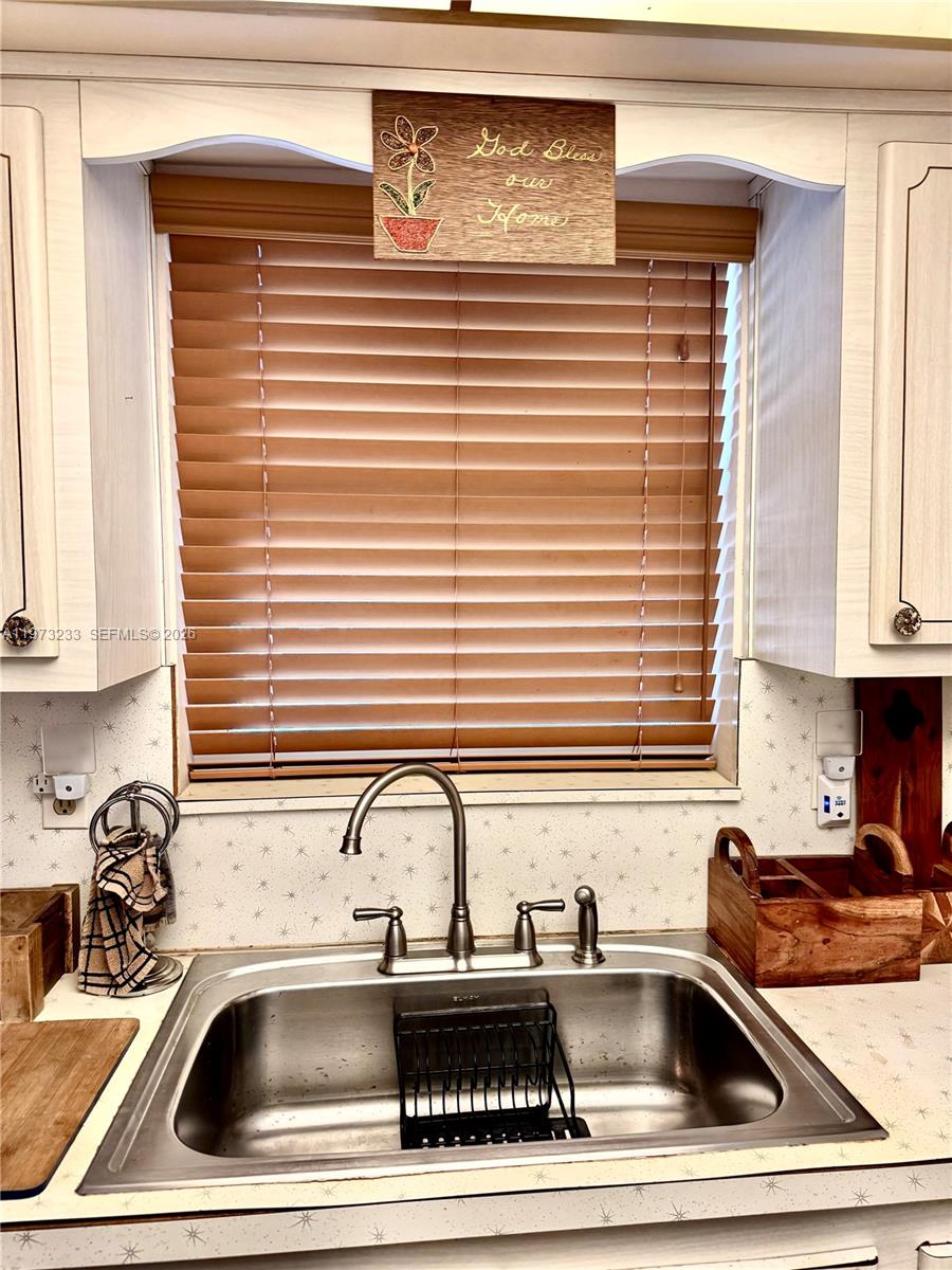 ASTOR CONDO NO 2 - Residential