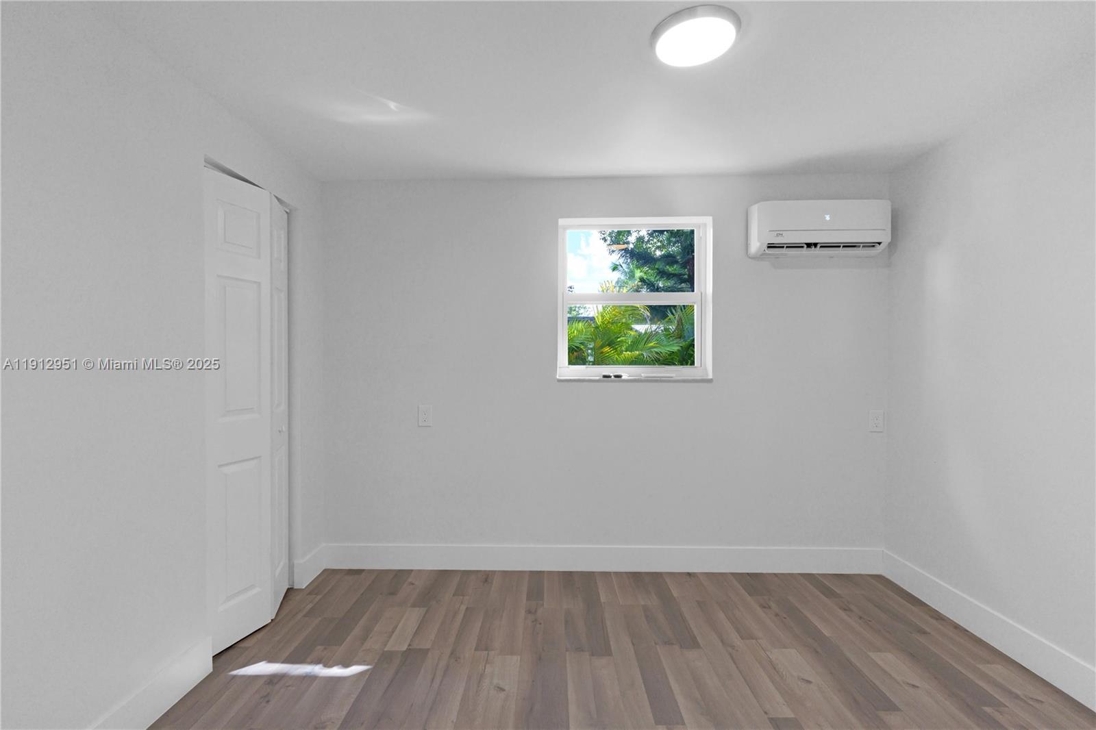 HOLIDAY HOMESITES - Residential