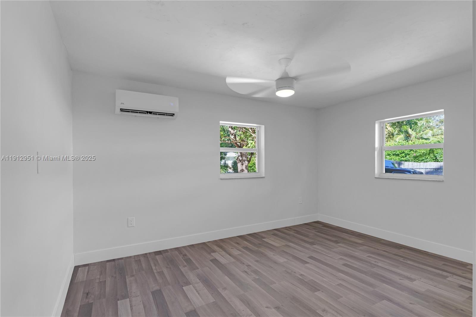 HOLIDAY HOMESITES - Residential