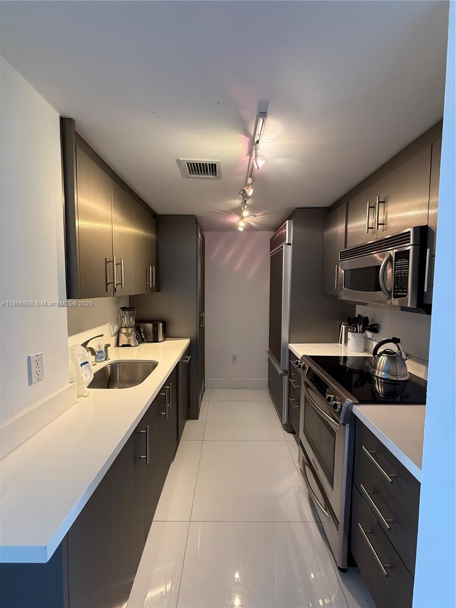 HARBOUR HOUSE - Residential Lease