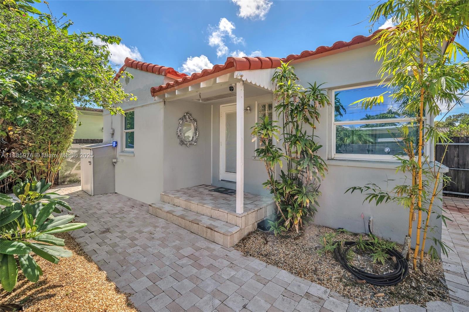 HOLLYWOOD - Residential Lease