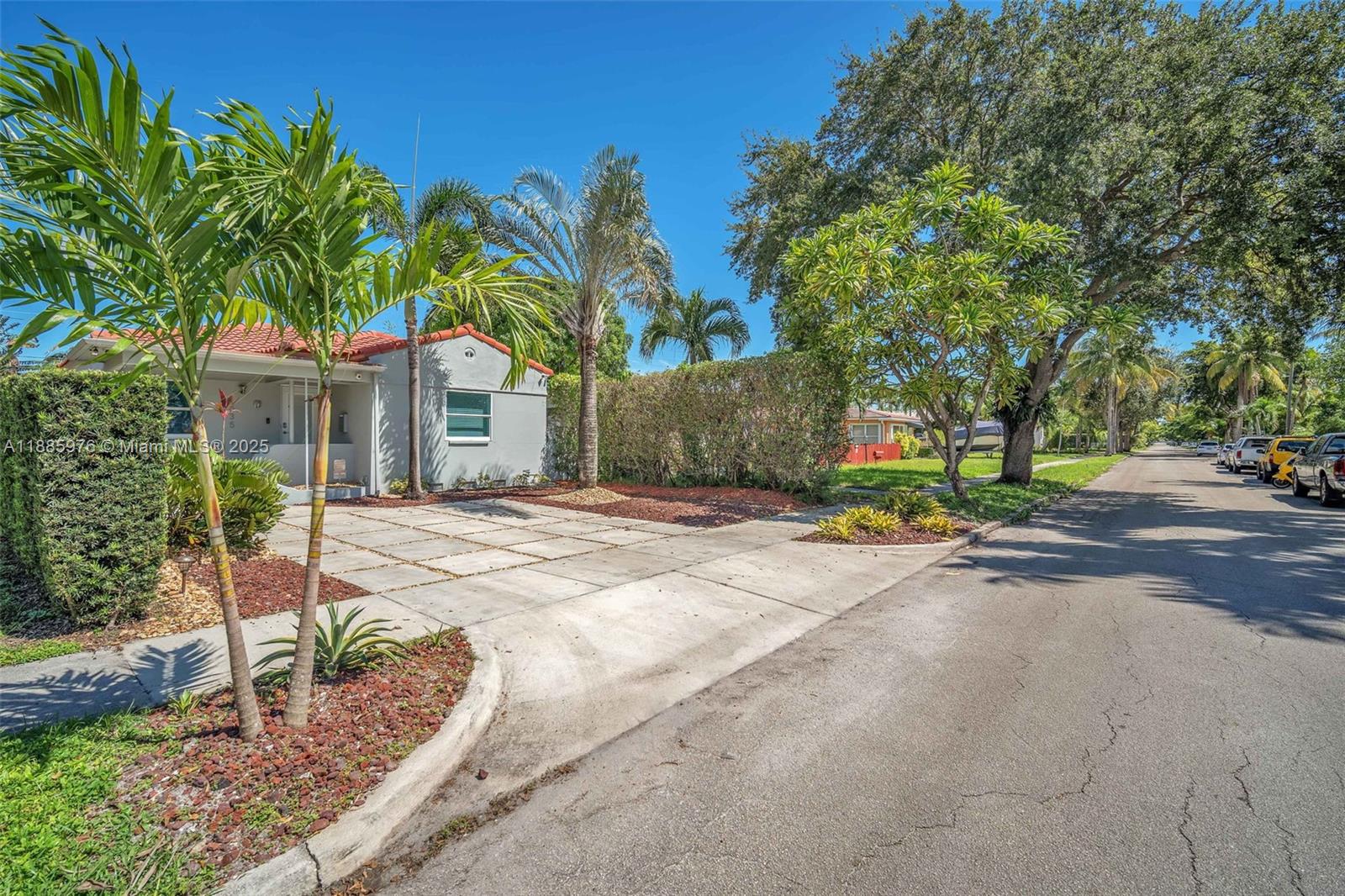 HOLLYWOOD - Residential Lease