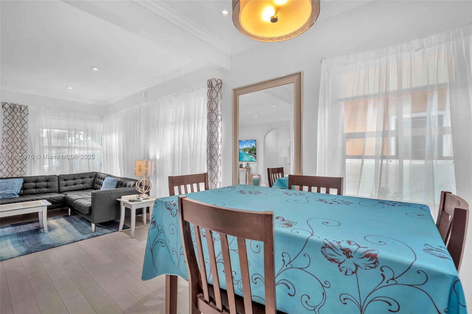 HOLLYWOOD - Residential Lease