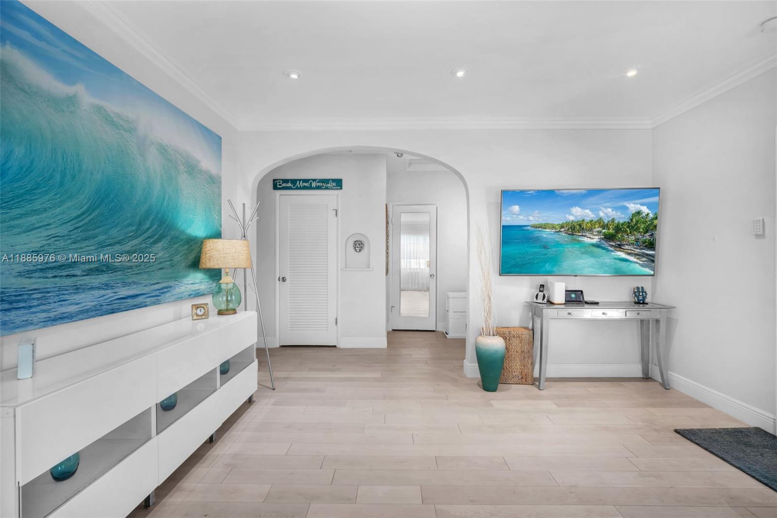 HOLLYWOOD - Residential Lease