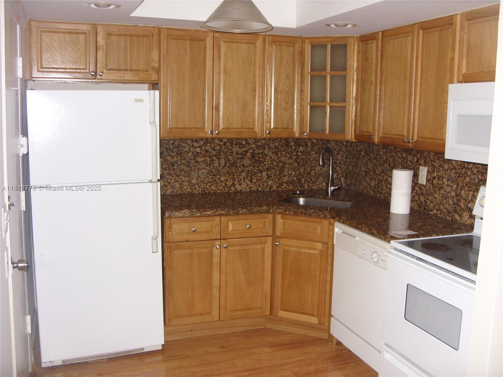 GOLDEN SAILS CONDO - Residential