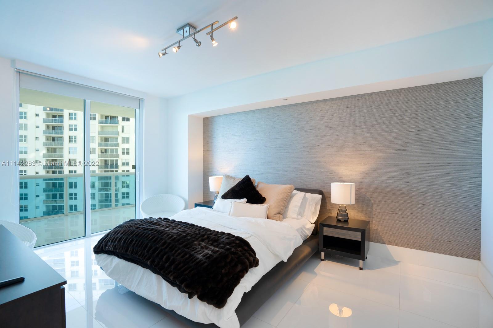 2711 HOLLYWOOD BEACH COND - Residential