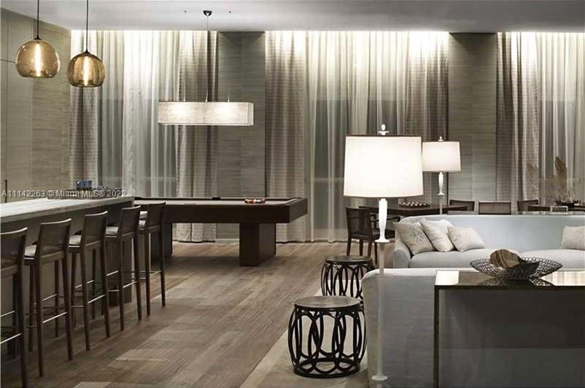 2711 HOLLYWOOD BEACH COND - Residential